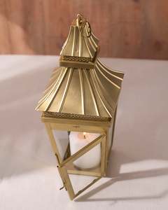 Portavelas de madera de latón antiguo, diseño hecho a mano, farol colgante de suelo único para decoraciones navideñas para el hogar, incluye vela - Product Image 4