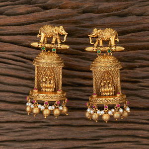 Boucle d'oreille de temple antique de style indien du sud élégante très demandée avec placage à l'or mat 217292 - Product Image 1