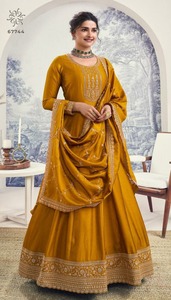 Elegante Traje Formal de Seda Dola para Mujer, Mangas de Georgette, Parte Inferior de Santoon, Bordado con Jari Dori, Dupatta de Red, Ropa India - Product Image 5