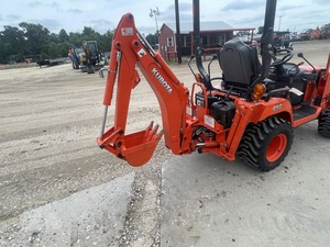 Chargeuse-pelleteuse compacte Kubota BX24S 4x4 d'occasion, mini-chargeuse, équipement de construction agricole - Product Image 4