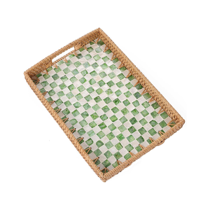 Venta al por mayor de bandejas de té de ratán rectangulares con incrustaciones de nácar de tablero de ajedrez con mango hecho en Vietnam - Product Image 1