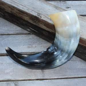 Corne à boire Viking traditionnelle Un cadeau unique pour égayer les rassemblements de vacances - Product Image 5