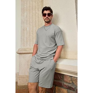 Ensemble d'entraînement polyvalent pour hommes T-shirt et short de performance respirants pour le confort Style athlétique moderne pour l'été - Product Image 5