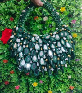 Pochette de soirée décontractée élégante en résine faite à la main, motif bonbon, broderie Zardozi, imperméable, écologique, mode indienne, festive - Product Image 1