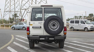 Toyota Land Cruiser Hardtop 3 portes 4.2D 2022 / Disponible à la vente avec faible kilométrage, véhicule bien entretenu et sans accidents - Product Image 4
