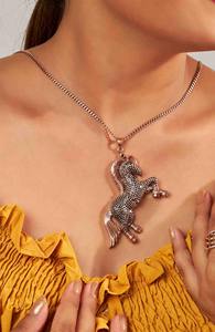 Collier pendentif cheval en argent 925 plaqué or avec diamants en moissanite noirs de style élégant pour les rappeurs, mode quotidienne - Product Image 4