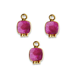 8mm Gemstone Pink Ruby Bezel Set Pendentif Coussin Forme Argent Sterling 925 avec breloques et pendentifs plaqués or - Product Image 1