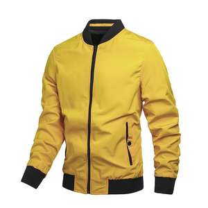 Chaquetas Bomber de satén reflectantes finas personalizadas para hombres, estilo de calle, impermeables, transpirables con botón cubierto para invierno - Product Image 1