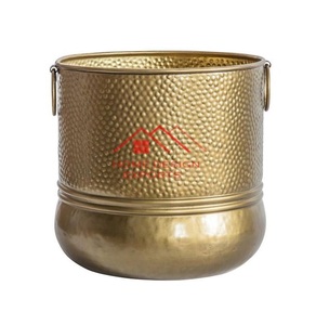 Jardinière en métal faite main de grande taille pour une utilisation décorative intérieure et extérieure - Product Image 1