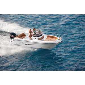 Lancha Motora Ranieri Voyager 23 S con Cabina - Product Image 5