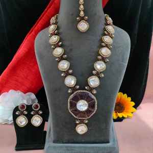 Élégant pendentif Mona Lisa Uncut Kundan pour femme idéal pour les vêtements ethniques, les looks de mariée et les occasions festives - Product Image 3