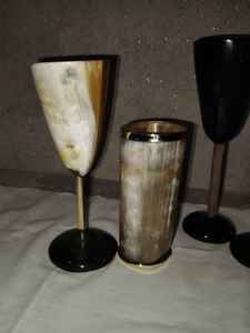 Mug rustique en corne viking artisanal, écologique, pour bière, vin, café, pour les fêtes, logo personnalisable, motif, lave-vaisselle, micro-ondes - Product Image 4