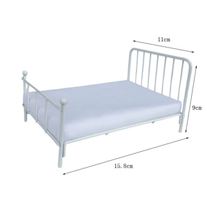 EN STOCK 1:12 maison <span class=keywords><strong>de</strong></span> <span class=keywords><strong>poupée</strong></span> métal Miniature chambre fer <span class=keywords><strong>lit</strong></span> + matelas modèle Mini meubles jouet maison <span class=keywords><strong>de</strong></span> <span class=keywords><strong>poupée</strong></span> accessoires <span class=keywords><strong>poupée</strong></span> <span class=keywords><strong>lit</strong></span> - Product Image 6