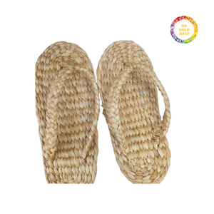 Zapatillas de jacinto de agua natural hechas a mano vietnamitas para uso doméstico, cómodas y transpirables - Product Image 1