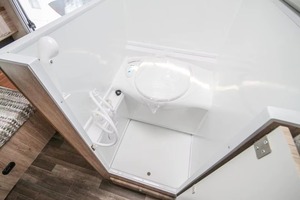 Moderna Minirremolque de Viaje de Aluminio, Autocaravana, Casa Rodante Plegable con Capacidad Todoterreno para Viajes por Carretera de 4 Personas, Aventuras al Aire Libre - Product Image 6