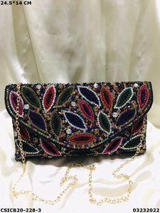 Pochette de soirée de styliste ethnique faite à la main - Product Image 2