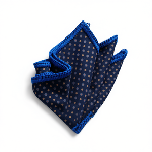 Pañuelo de bolsillo elegante azul oscuro con borde geométrico tejido a mano, ideal para blazers y trajes. - Product Image 3