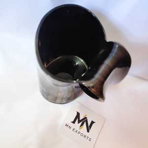 Taza de cuerno de búfalo curvo Jarra de cuerno de acabado suave y natural con envoltura de cuero Toque vikingo único - Product Image 5