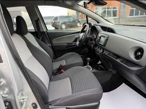 2018 para Toyota Yaris Hatchback Bajo Consumo de Combustible Caja de Cambios Manual/Automática Interior de Cuero Oscuro Eléctrico/Gasolina 4L - Product Image 5