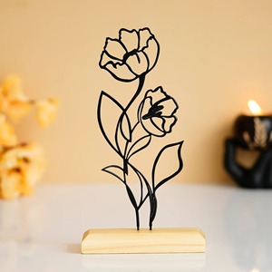 Sculpture de fleurs en métal noir vibrant avec base en bois Le décor de table moderne ajoute de l'énergie artistique à n'importe quelle pièce - Product Image 2