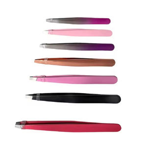 Pince à épiler de luxe avec une forte adhérence et des extrémités pointues pour une mise en forme efficace des sourcils et un toilettage du visage. - Product Image 4