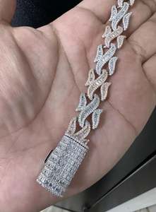 Pulsera de diamantes de moissanita plateada de dos tonos, estilo de tenis helado, pieza de declaración elegante para él o ella, joyería de regalo de San Valentín - Product Image 3