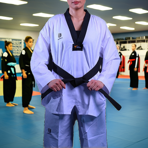 Uniforme de Taekwondo WTF Personalizado Blanco y Negro con Cuello en V, Ecológico, Cintura Media, Cómodo, de Poliéster Acanalado, Equipo de Artes Marciales - Product Image 3