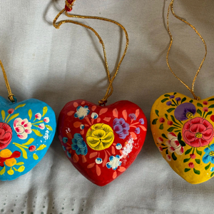 Handcrafted Paper Mache Heart-Shaped Christmas Ornament Eco-Friendly & Festive Holiday Decoration Customizable Size - Product Image 1