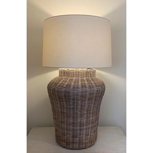 Lampe de bureau en rotin tressé de style farmhouse, faite à la main et personnalisée, avec lumière LED blanc chaud, décorative et fonctionnelle - Product Image 3