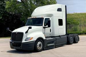 Camion semi-remorque couchette LT625 d'occasion 2025 – Modèle 73 avec toit surélevé, 400 CV, 12 vitesses, prêt à être expédié dans le monde entier - Product Image 4