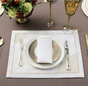 Ensemble de sets de table et de serviettes en lin blanc avec broderie géométrique dorée lavable en gros personnalisé, tapis à lignes dorées pour la maison, les événements de mariage - Product Image 1
