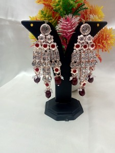 ชุดสร้อยคอช็อคเกอร์เจ้าสาวชุบเงินประดับเพชรคันดัน พร้อมต่างหูจุ้มก้าประดับมุกเคลือบเงา สำหรับงานแต่งงาน เครื่องประดับสำหรับผู้หญิง - Product Image 3