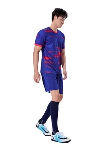 Camiseta de fútbol de manga larga de nuevo estilo de alta calidad con logotipo personalizado, Conjunto de camiseta de fútbol de invierno con diseño de pantalones cortos - Product Image 3