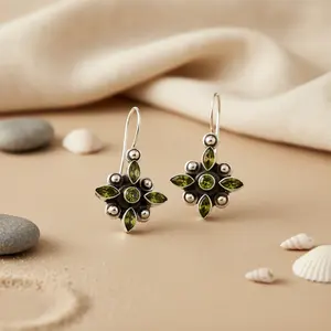 Boucles d'oreilles pendantes en argent 925 pour femmes, style quotidien, avec fleur de péridot, plaqué or 14 carats, style tendance avec pierre principale en diamant et perle - Product Image 2