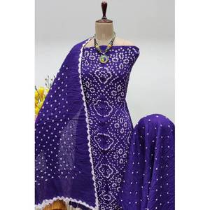 ชุดเดรสทรงเอ คอวี ผ้าซาติน แบรนด์ Bandhanisingal  แบบเรียบง่าย สไตล์ลำลองและเป็นทางการ  ความยาวระดับเข่า  เป็นมิตรต่อสิ่งแวดล้อม  สามารถซักและซักแห้งได้ - Product Image 2