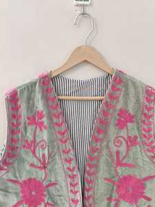 Gilet vintage en velours Suzani, broderie artisanale, style bohème chic, veste de festival pour femmes, veste Suzani, veste, cadeau pour elle - Product Image 2