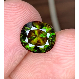 Esfero Verde Cromado Natural de Corte Ovalado de Precisión Excelente de 4.22 CT, 10.6x9.5x6.2mm, con Juego de Color/Fuego, Skardu Pakistán - Product Image 1