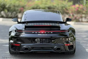 SUV 911 Turbo S Usado 2024 4.1L Volante a la Izquierda Cuero Calefactable Caja de Cambios Automática Llantas de Aleación R18 Navegación Pantalla Táctil Techo Solar Euro IV - Product Image 6
