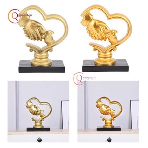 Nouveaux objets décoratifs en aluminium Sculpture de poignée de main moderne miroir polonais couleur or plaqué fournitures décoratives de l'inde - Product Image 5