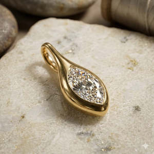 SHREYA DIAM Collier Pendentif Classique Goutte d'Eau pour Femme, Plaqué Or/Argent/Or Rose, Sertissage Griffe, Moissanite Taille Marquise - Product Image 2