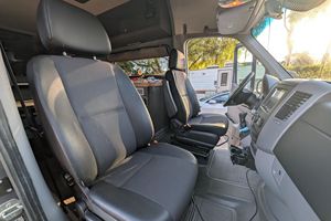 Mercedes-Benz Sprinter 2500 4x4 2017 Usada en Buen Estado, Conversión de Furgoneta, Turbodiésel V6, 4WD, Muy Equipada - Product Image 5