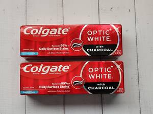 Suministro Directo de Pasta Dental Blanqueadora Colgate Optic White Stain Fighter Clean de 75 ml con Carbón Activado Antibacterial para Hotel en Venta - Product Image 2