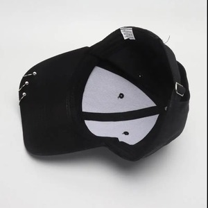 Gorra de béisbol elegante para hombre con tela impermeable y hebilla de metal Logotipo personalizado Precio al por mayor Hecho en Pakistán - Product Image 3