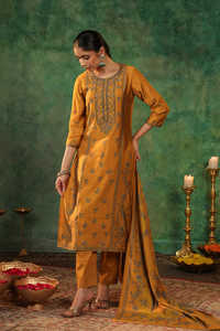 Moutarde Motifs Ethniques Imprimé Kurta Avec Pantalon Solide Et Mousseline Imprimée Dupatta Col Rond Séquence Manches Trois Quarts - Product Image 3