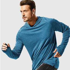 T-shirt à capuche décontracté 100 % polyester léger à manches longues pour homme - Respirant et écologique, coupe classique pour l'été - Product Image 1