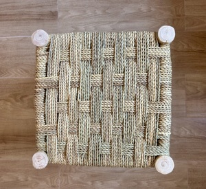 Taburete de madera marroquí hecho a mano con asiento tejido, diseño bohemio rústico para uso interior/exterior, mesa auxiliar o decoración - Product Image 3