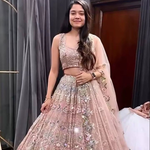 Lehengas de Diseño con Bordado de 9 mm en Georgette Pesado Estilo Bollywood con Dupatta, Ropa India y Pakistaní de Diseño Nuevo - Product Image 1