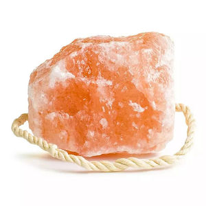 Sel de vache himalayen naturel de haute qualité lèche les blocs de sel de lécher les animaux en forme de cube suspendus à la corde pour l'alimentation des chevaux et des chiens - Product Image 1