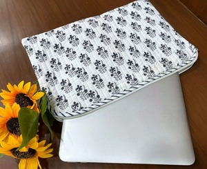 Housse matelassée en coton imprimé pour ordinateur portable blanc gris taille vintage 15 pouces-Protection légère et étanche pour le bureau - Product Image 3