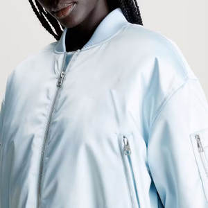 Venta caliente nueva chaqueta Bomber corta para mujer diseño universitario de moda en tela de punto transpirable de manga larga de satén - Product Image 6